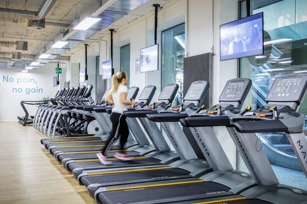 Non Stop Gym - Ecrans professionnels, Digital Signage pour fitness. Pixium - Avec Playlistes musicale et templates.