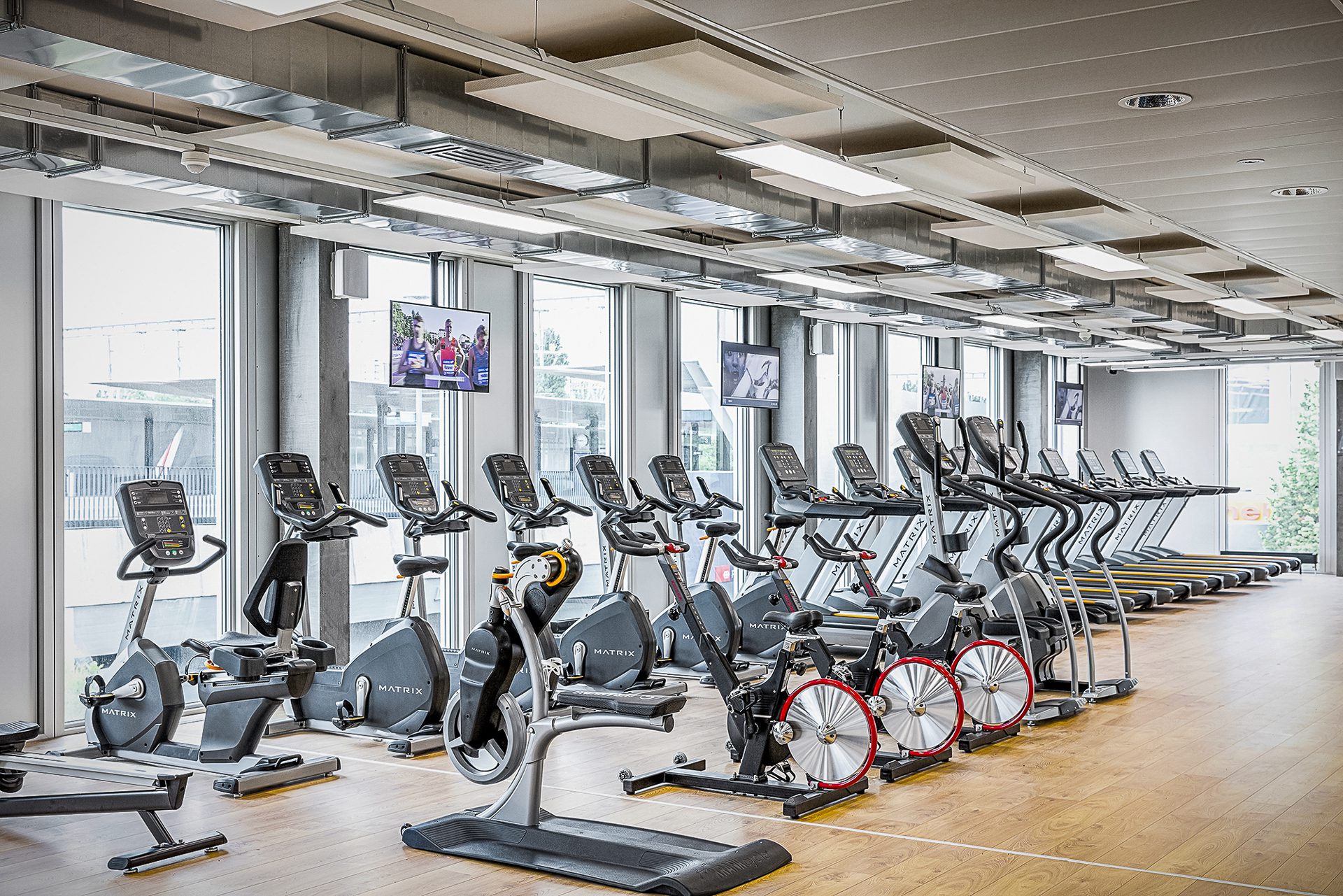 Non Stop Gym - Ecrans professionnels, Digital Signage pour fitness. Pixium - Avec Playlistes musicale et templates.