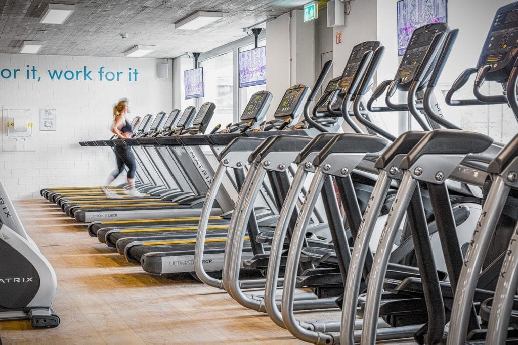 Non Stop Gym - Ecrans professionnels, Digital Signage pour fitness. Pixium - Avec Playlistes musicale et templates.