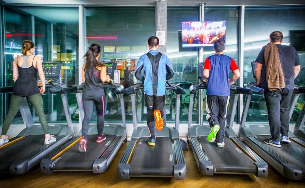 Non Stop Gym - Ecrans professionnels, Digital Signage pour fitness. Pixium - Avec Playlistes musicale et templates.