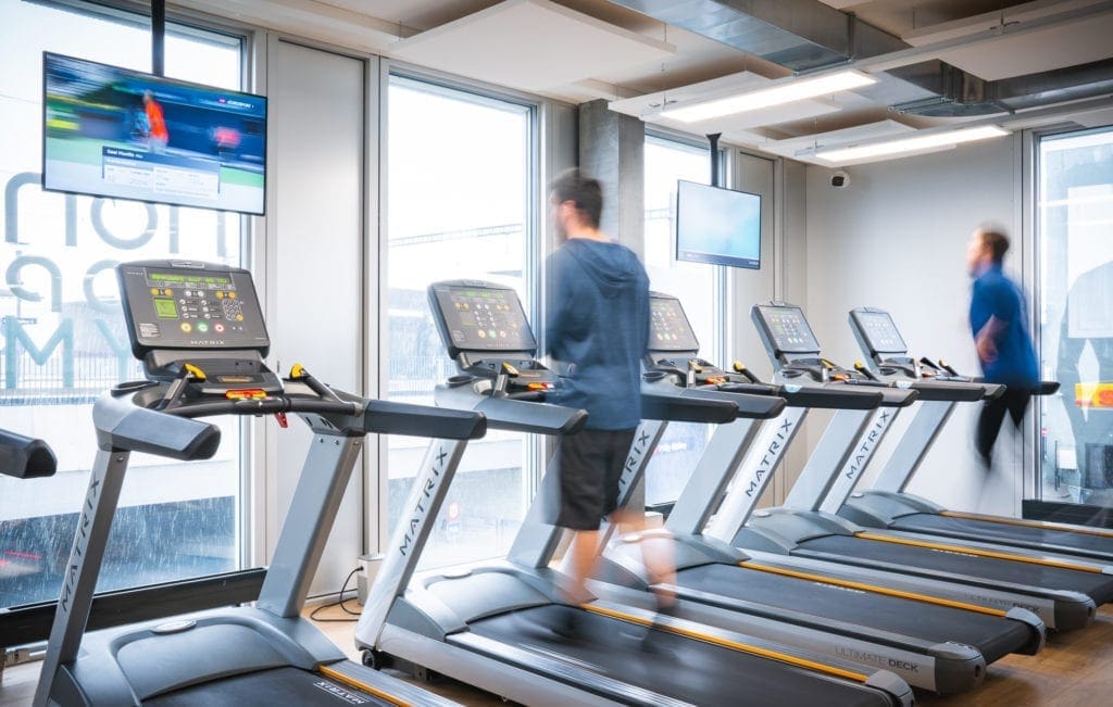 Non Stop Gym - Ecrans professionnels, Digital Signage pour fitness. Pixium - Avec Playlistes musicale et templates.