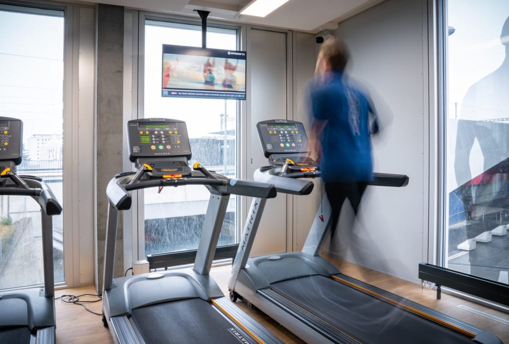 Non Stop Gym - Ecrans professionnels, Digital Signage pour fitness. Pixium - Avec Playlistes musicale et templates.