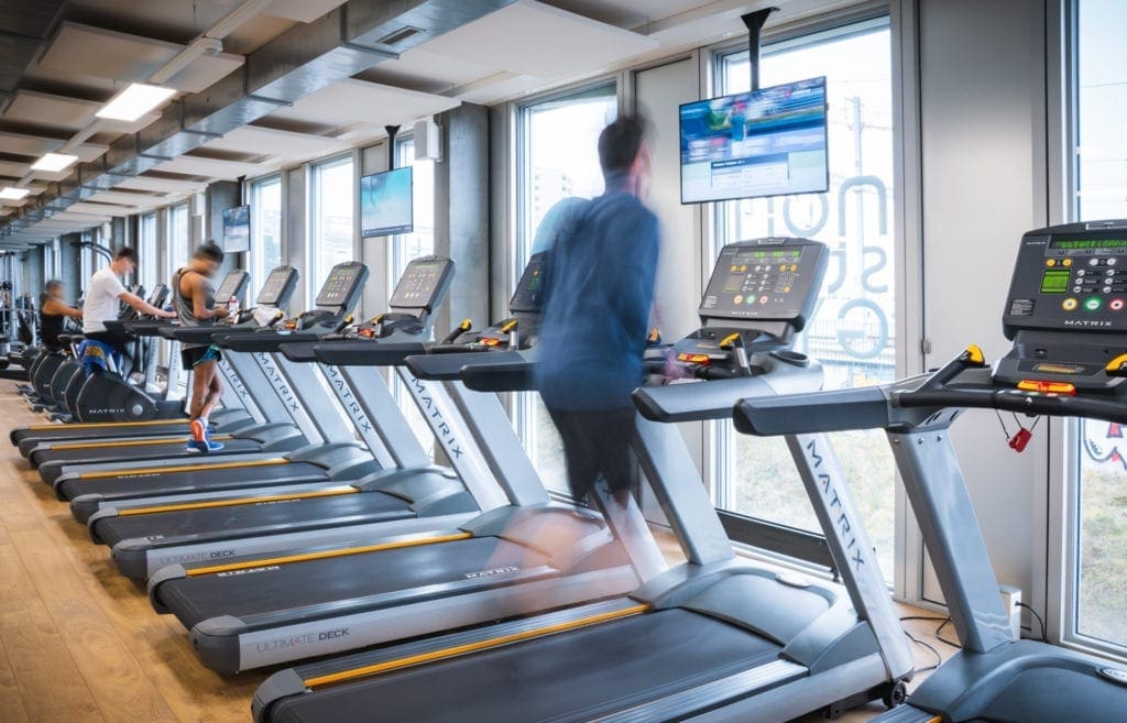 Non Stop Gym - Ecrans professionnels, Digital Signage pour fitness. Pixium - Avec Playlistes musicale et templates.